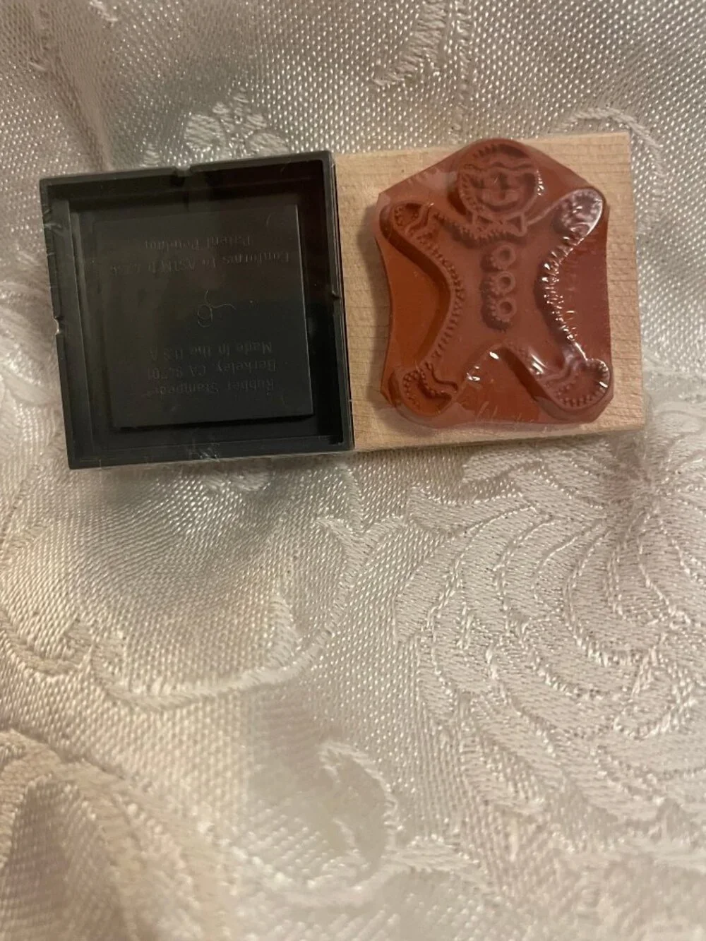 1996 Rubber Stampede Gingerbread Stamp with Wood Top and Black Prism Ink Pad Set